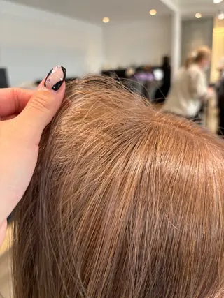 ロング カラー 小木曽 里華のヘアスタイル