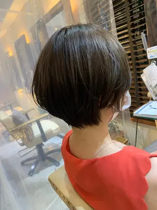 ショート カラー putri 川邉 優花のヘアスタイル