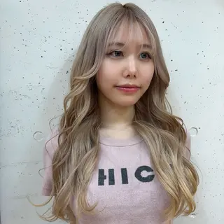 ロング ハルカ/暖色カラー/ ブリーチカラーのヘアスタイル