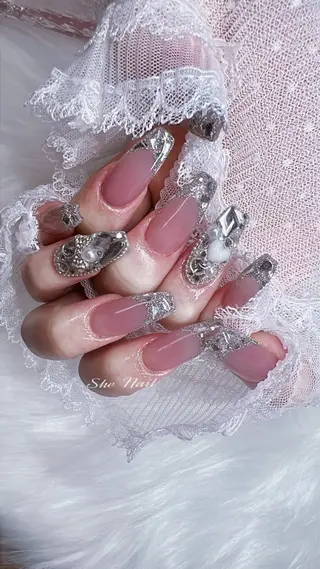 ネイル She   Nail所属・ISA_ BELLAのネイルデザイン