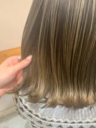 ミディアム カラー ハイトーン/レイヤー 💜Akaneのヘアスタイル