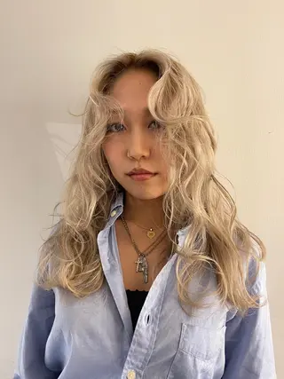 セミロング カラー 坂入 美帆のヘアスタイル