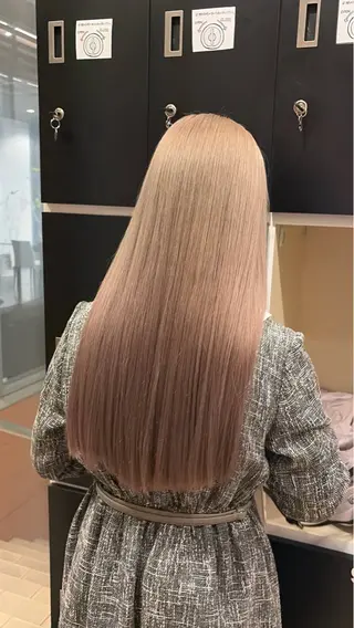 ロング カラー ブリーチ/髪質改善/ ハイトーン/暖色のヘアスタイル