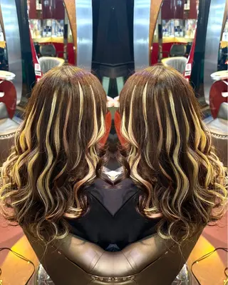 ロング ハイライトエクステ 横浜CHIRIのヘアスタイル