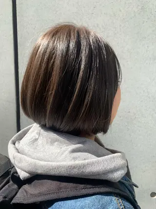 ショート カラー 平 ちひろのヘアスタイル