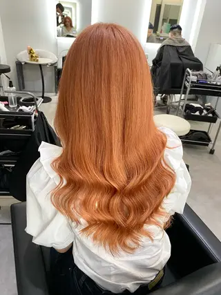 ロング カラー 大阪ケアブリーチ/ ミルクティーベージュのヘアスタイル