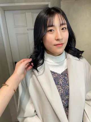 セミロング カラー ナチュラル透明感🌱 小山美樹子のヘアスタイル