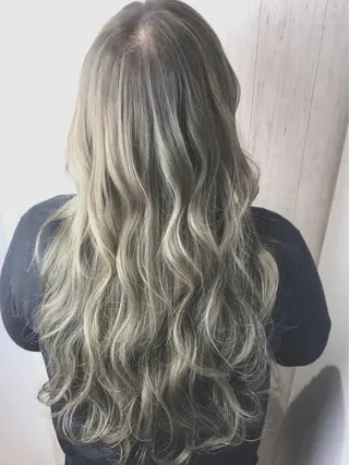 ロング 🎊ルービック 京橋店💛のヘアスタイル