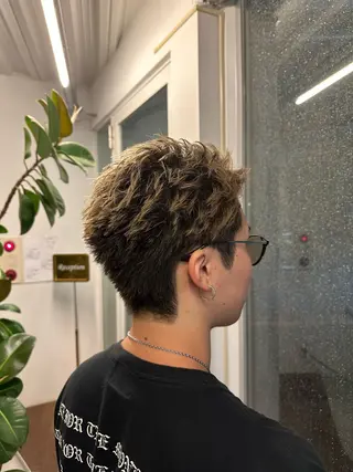 ショート カラー jiji所属・青木 真生のヘアスタイル