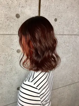 ミディアム 足立 磨咲のヘアスタイル