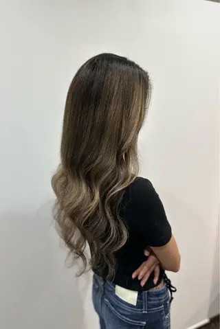 ロング TOMOMI /フロレゾンのヘアスタイル