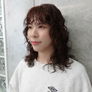セミロング カラー パーマ ヘアアレンジ 🌐サトウ リョウ🌐のヘアスタイル