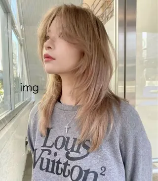 ミディアム 乕谷 美潮のヘアスタイル