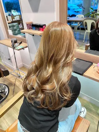 ロング カラー ツキダテ ユイのヘアスタイル