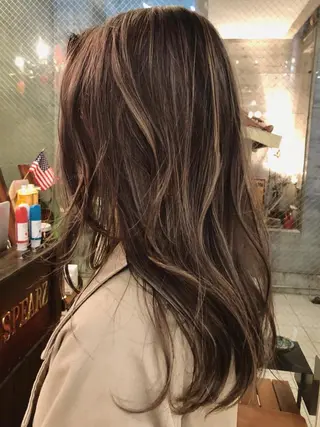 セミロング コールネックスザサロン所属・白髪ぼかし×デザイン 🕊️🫧ホウジョウのヘアスタイル