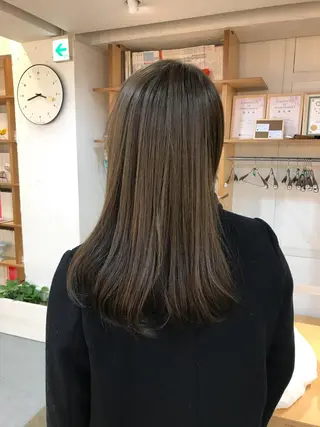ロング カラー アルファ シェリのヘアスタイル
