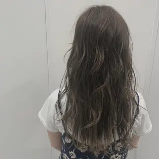ロング カラー AGU akariのヘアスタイル