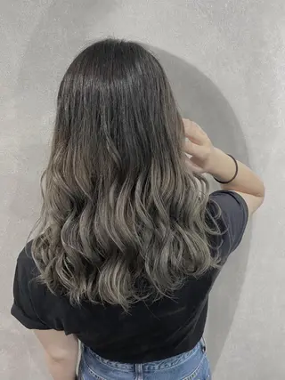 セミロング _White所属・ＳＨＩ ＺＵのヘアスタイル