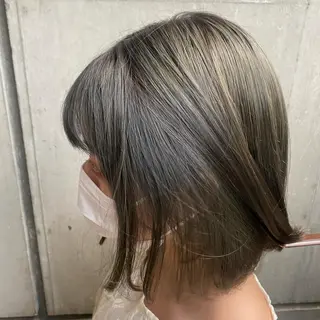 ミディアム 透け感ベージュ ／ミハルのヘアスタイル