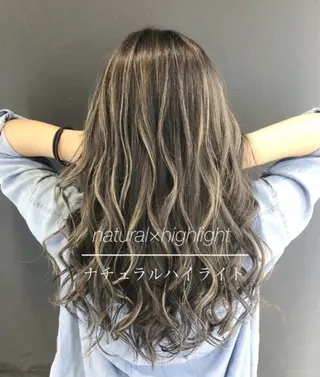 ロング カラー ももか bAteAuのヘアスタイル
