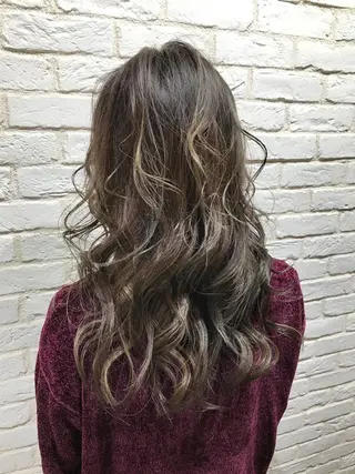 ロング カラー UMEDA FIGAROのヘアスタイル
