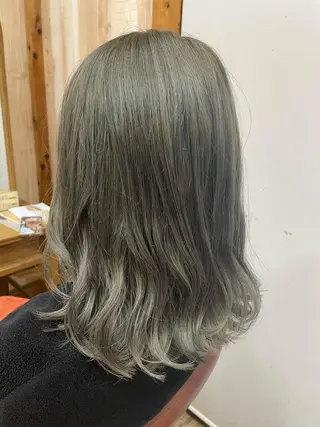 ミディアム カラー 佐藤 芽依のヘアスタイル