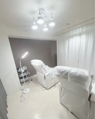 T. NAOKIの眉毛・アイブロウイメージ