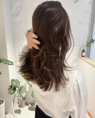 セミロング カラー 🩰オリーブ/ ベージュ松本咲花🩰のヘアスタイル