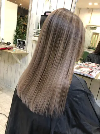 セミロング 韓国レイヤー外国人風 透明感カラー髪質改善のヘアスタイル