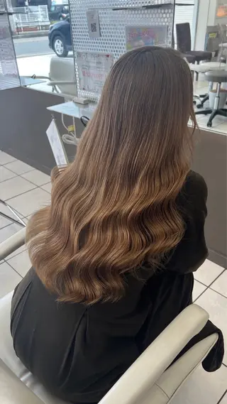 ロング カラー 暗髪つや髪💫 岡本彩花のヘアスタイル