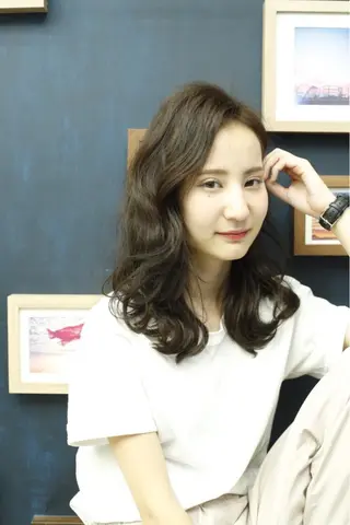 ミディアム Fill @のヘアスタイル