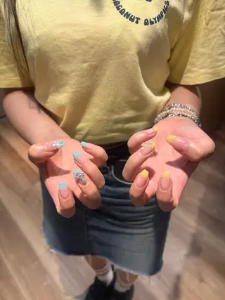 ショート 宮田 結晶のネイルデザイン