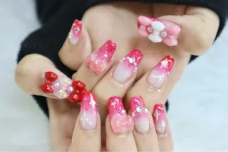 ネイル カラーズビューティサロン所属・石井 桃子のネイルデザイン