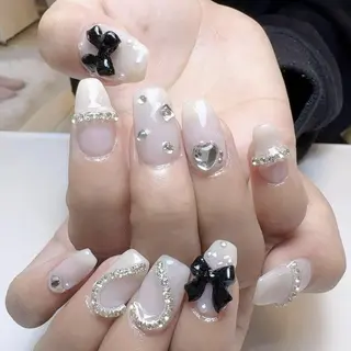 ネイル RAFFINE 月🦋🩵のネイルデザイン