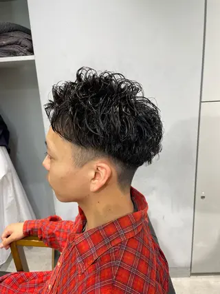 ショート パーマ メンズ マエダ リョウのヘアスタイル