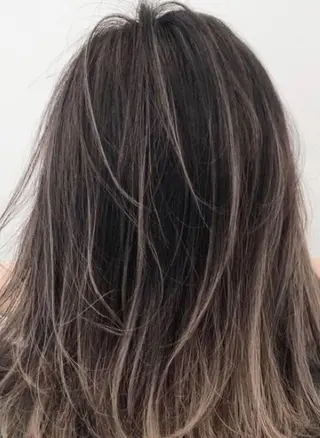 ロング カラー ニシキオリ ユウキのヘアスタイル