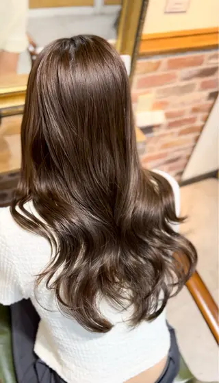 ロング 飯星慧斗 /ブリーチ、縮毛矯正のヘアスタイル