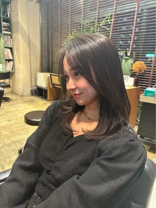 ミディアム カラー 渡邊 彩乃のヘアスタイル