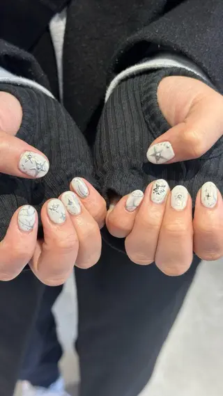 ネイル 🎀韓国レイヤー特化 🎀ベージュ/ミクのヘアスタイル