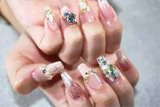 ミディアム nail&eyelash Famille池袋東口店所属・Tanaka Nailistのネイルデザイン