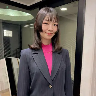 ミディアム 柔らかストレートと ツヤカラー/和田陽向のヘアスタイル