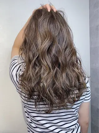 セミロング カラー _WHITE＋ 南海難波店のヘアスタイル