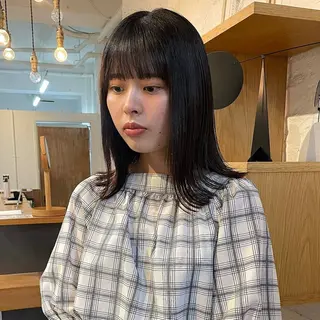 ミディアム mina / 透明感ベージュカラーのヘアスタイル