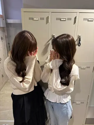 カラー ベージュ／ブラウン/ ナチュラルレイヤーのヘアスタイル