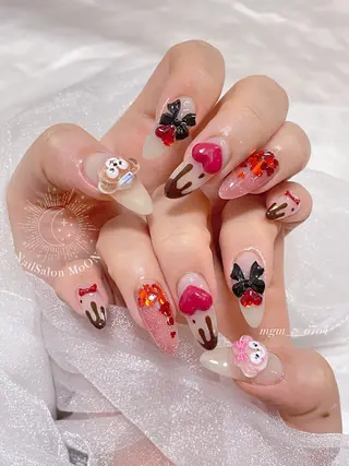 MoON...❤︎ MeGuのネイルデザイン