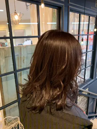 ミディアム カラー 佐藤 永夏のヘアスタイル