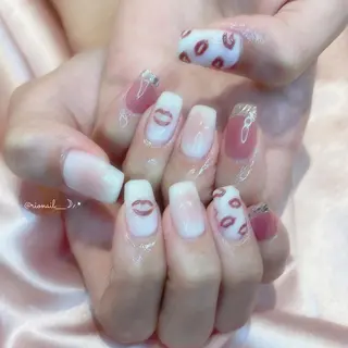 ネイル 𝘙𝘪𝘰𝘯𝘢 ...🕯🤍のネイルデザイン