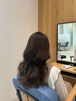 ロング カラー 平井 真由のヘアスタイル