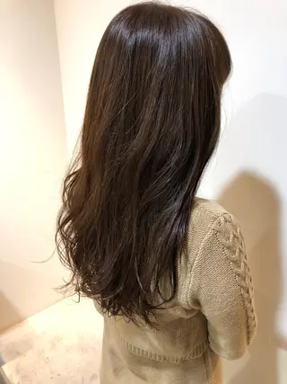 ロング カラー MIOベージュカラー 柔らかいカラーのヘアスタイル