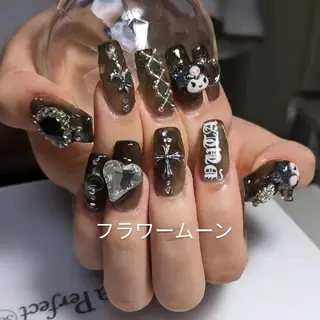 ネイル フラワー ムーンのネイルデザイン